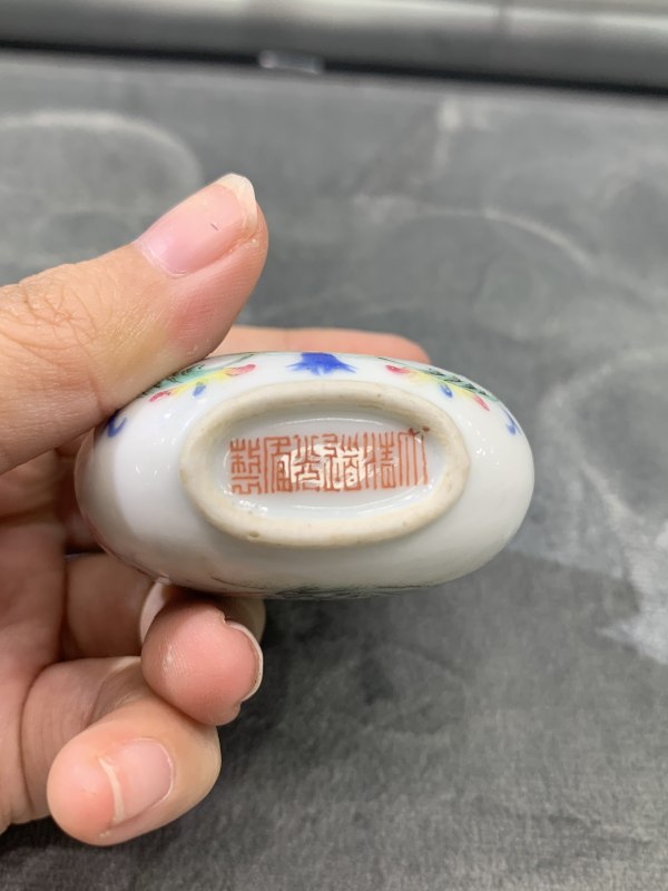 清道光粉彩宝相花卉纹鼻烟壶 - 图7