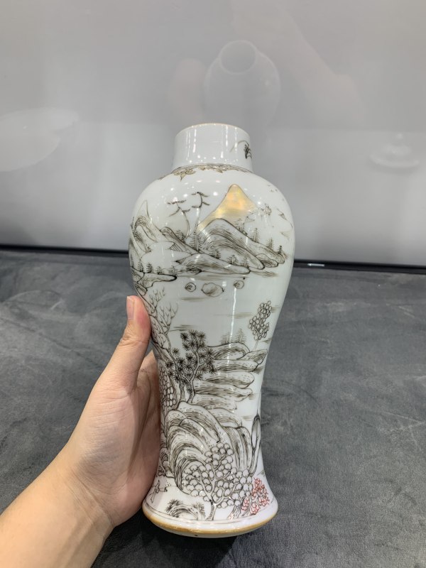 清雍正墨彩矾红描金山水楼阁纹盖瓶 - 图6