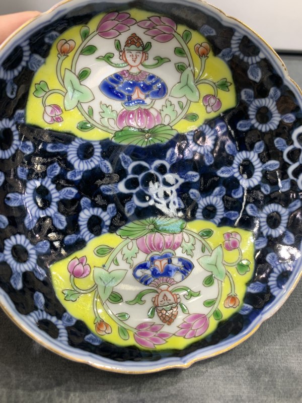 清乾隆青花留白开光粉彩莲花观音纹杯碟一套 - 图11