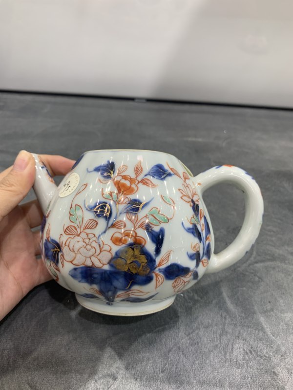 清康熙青花加彩花卉纹瓜棱形壶 - 图2