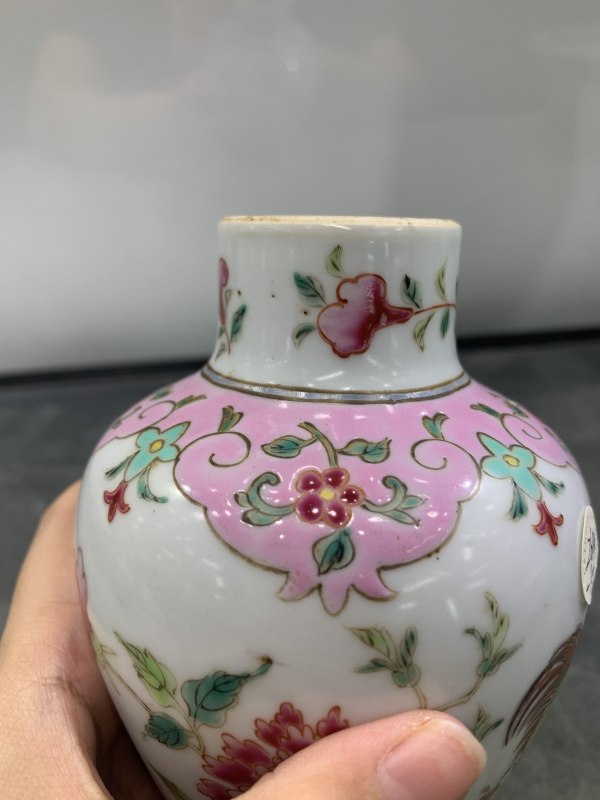 清晚期粉彩富贵大吉图瓶 - 图9