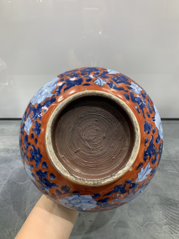 清中期矾红地青花穿花龙纹弦纹赏瓶 - 图15