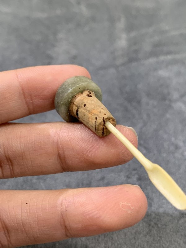 清晚期青花寒江独钓纹鼻烟壶 - 图13