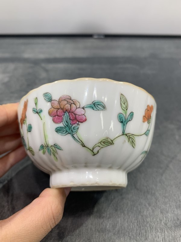清同治粉彩飞黄腾达纹模印花口碗 - 图3
