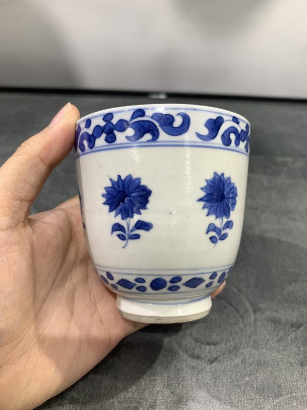 清康熙青花折枝花卉纹铃铛杯 - 图2
