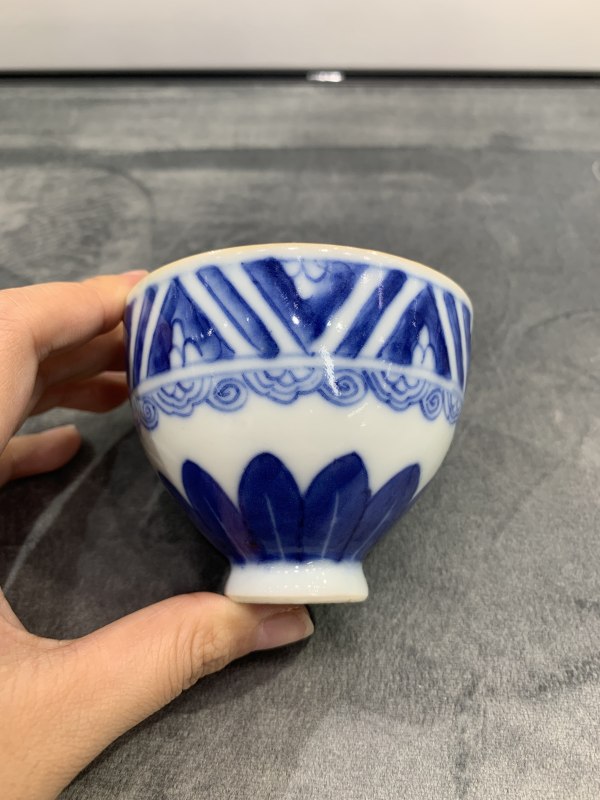 清中期青花蕉叶纹鸡心杯 - 图5
