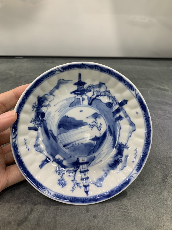 清康熙青花山水楼阁纹模印小盘 - 图2