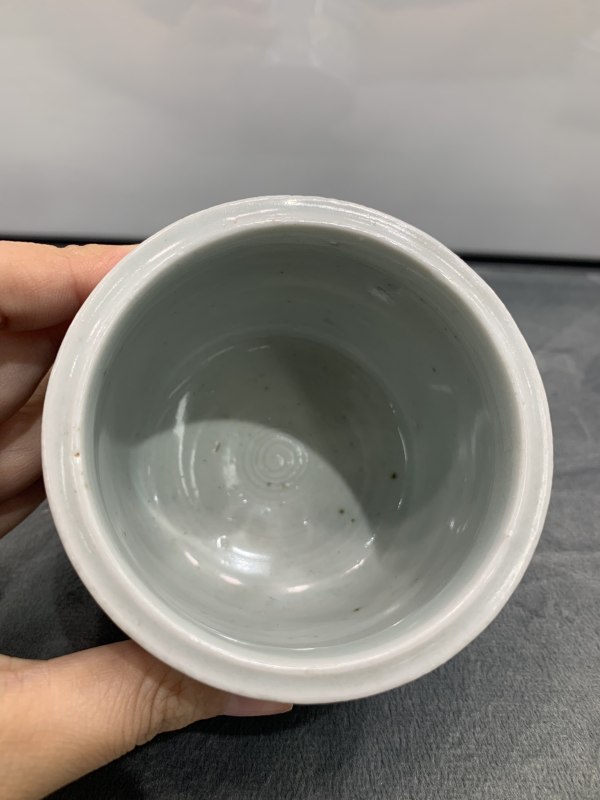 清乾隆青花山水楼阁人物纹三足小炉 - 图7