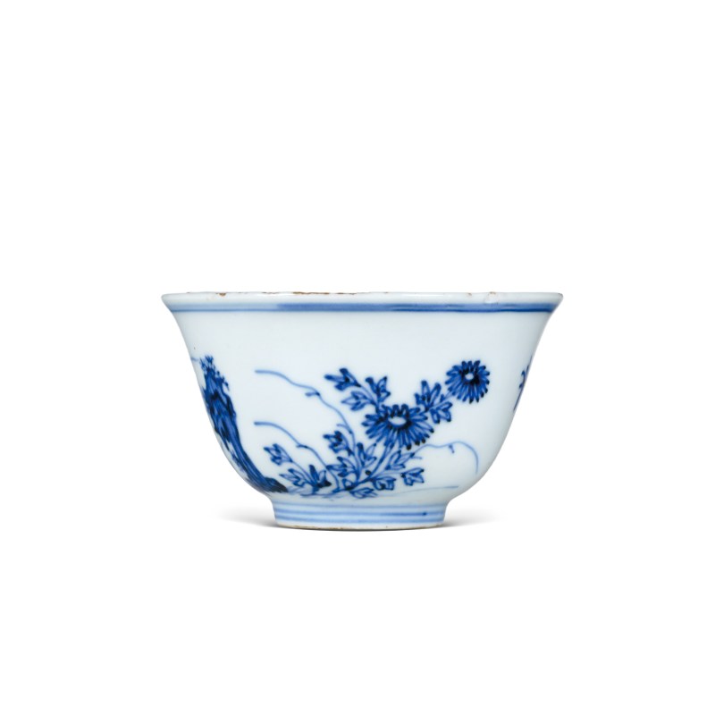 明嘉靖青花仿成窑三秋纹杯