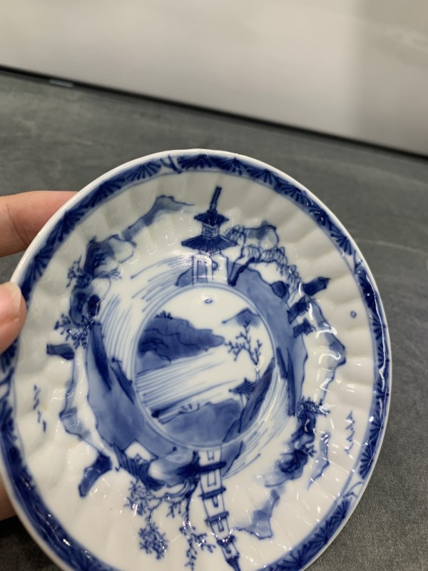 清康熙青花山水楼阁纹模印小盘 - 图3