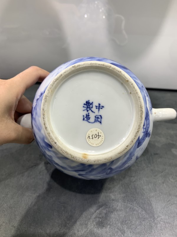 清晚期青花山水楼阁纹壶 - 图11
