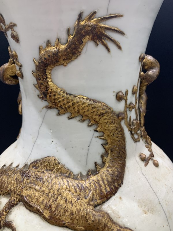 清咸丰哥釉铁骨泥描金赶珠龙纹梅花耳大瓶 - 图4