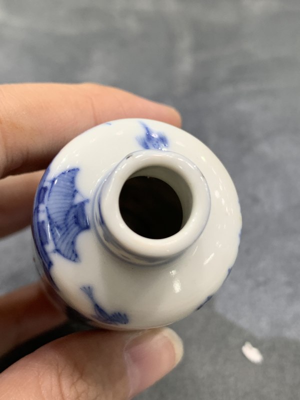 清晚期青花旗开得胜人物故事纹鼻烟壶 - 图6