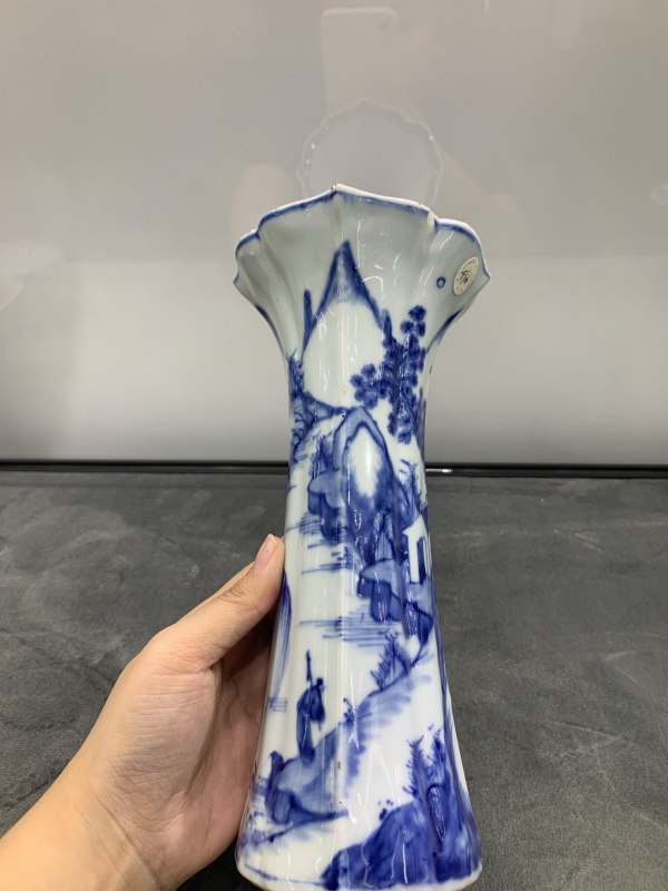 清康熙青花山水楼阁纹海棠形花觚 - 图6