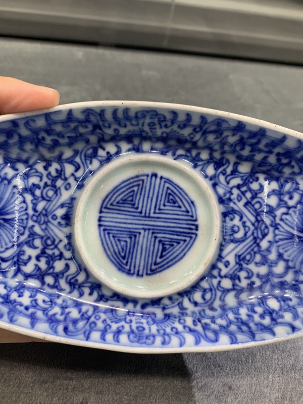 清中期青花缠枝莲寿字纹茶船 - 图8