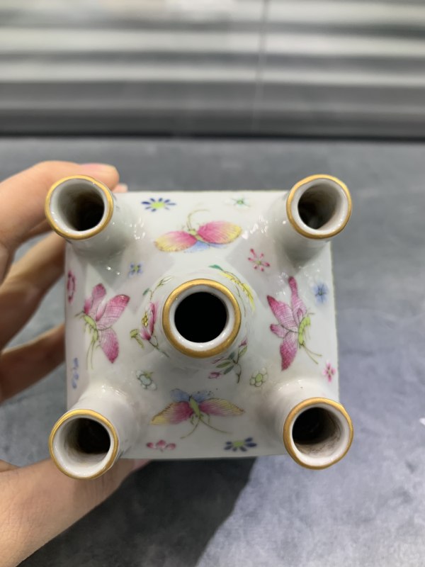 清晚期粉彩开光山水纹五孔花插 - 图6