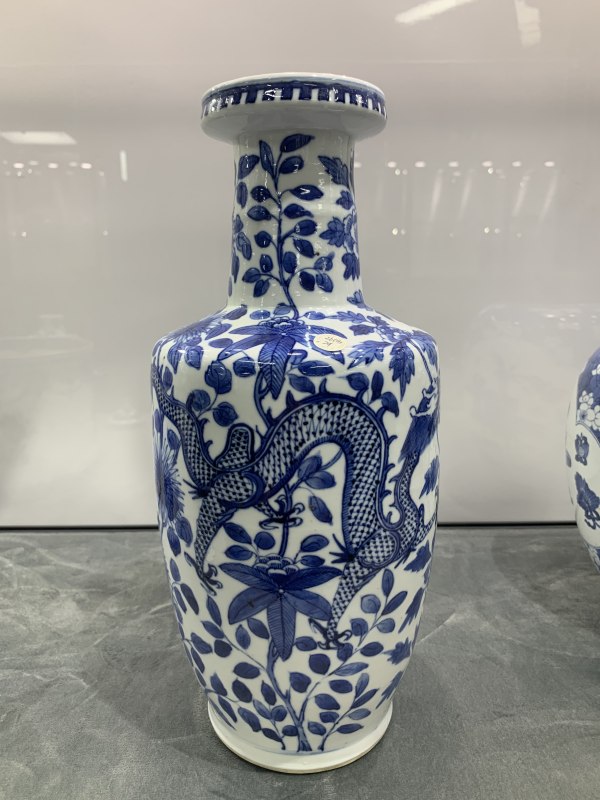 清晚期青花龙穿花棒槌瓶 - 图5