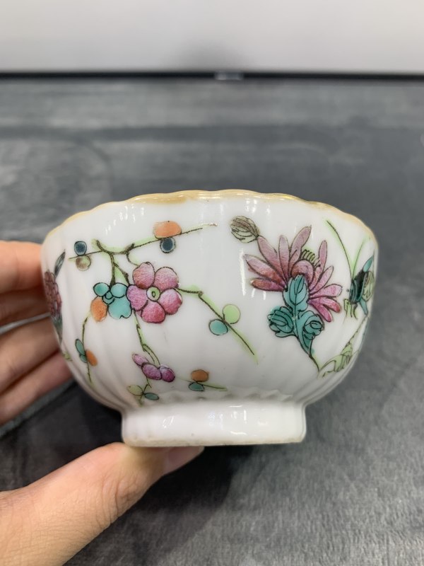 清同治粉彩飞黄腾达纹模印花口碗 - 图6