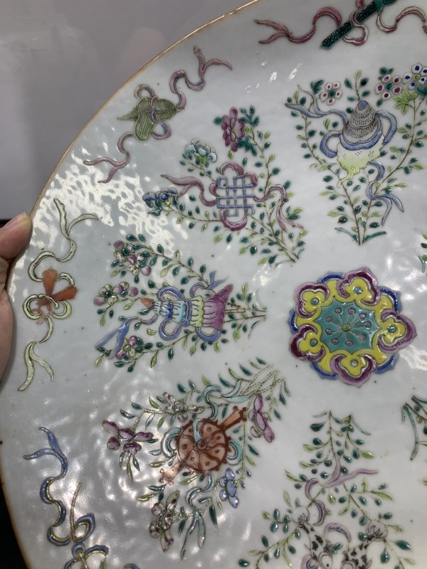 清嘉庆粉彩八吉祥暗八仙纹大盘 - 图4