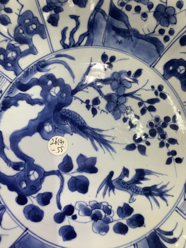 清康熙青花开光雉鸡牡丹纹花口大盘 - 图3