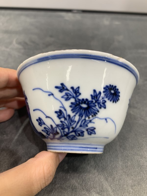 明嘉靖青花仿成窑三秋纹杯 - 图3