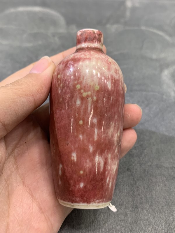 清康熙豇豆红釉鼻烟壶 - 图3