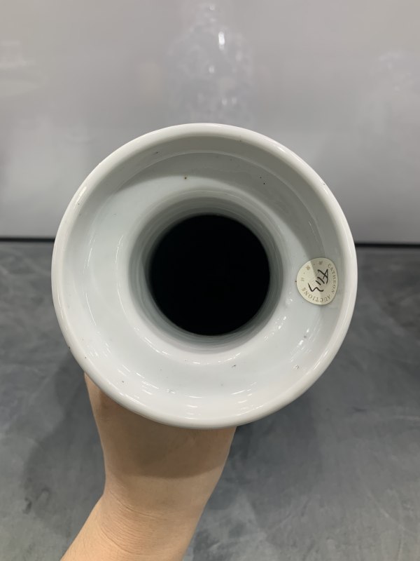 清晚期青花龙穿花棒槌瓶 - 图6