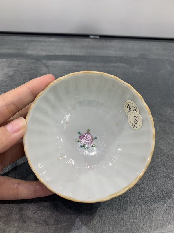 清同治粉彩飞黄腾达纹模印花口碗 - 图7