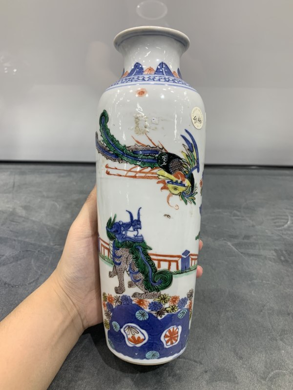 清晚期青花五彩洞石芭蕉麒麟引凤纹筒瓶 - 图2