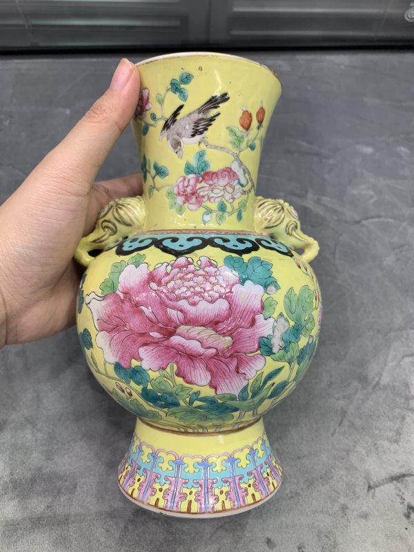 清光绪黄地粉彩花鸟纹象耳尊 - 图2