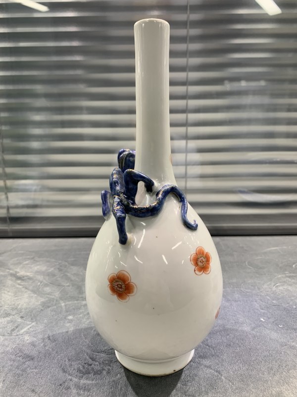 清康熙青花矾红描金盘螭长颈瓶 - 图4