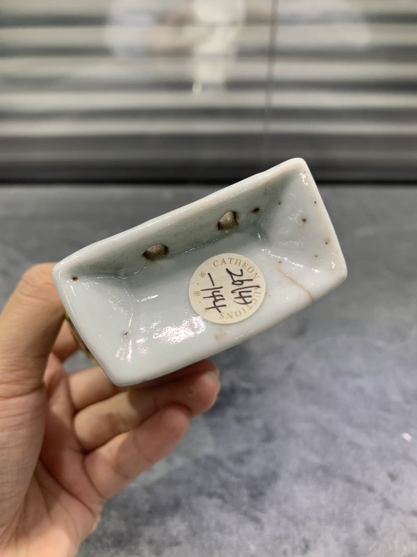 清晚期黄地粉彩和合二仙壁瓶 - 图5