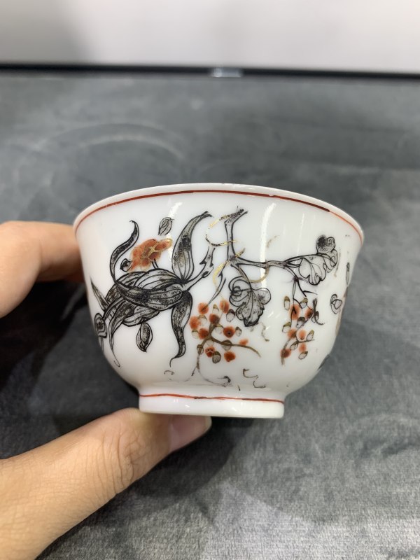 清雍正墨彩矾红描金外葡萄纹内金玉满堂纹小杯 - 图4