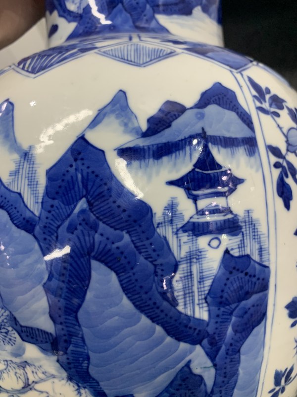 清康熙青花开光山水人物纹大观音尊 - 图11