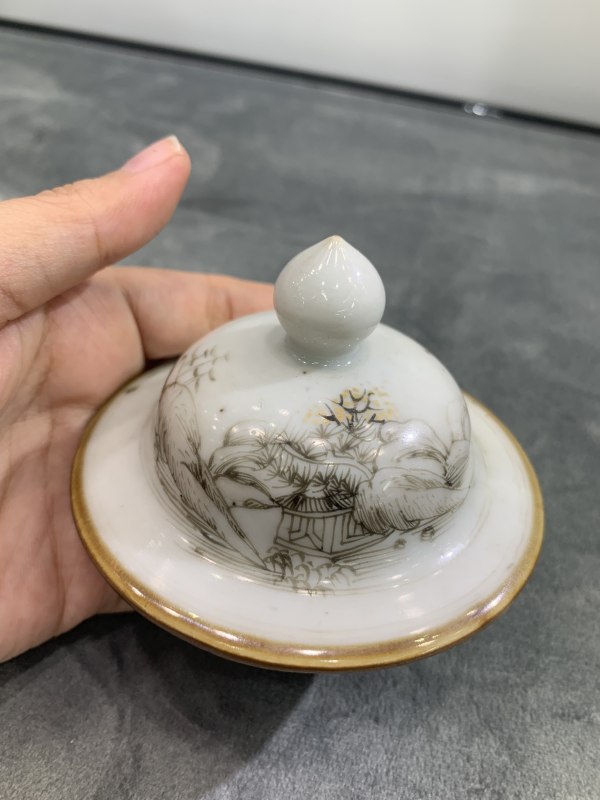 清雍正墨彩矾红描金山水楼阁纹盖瓶 - 图11