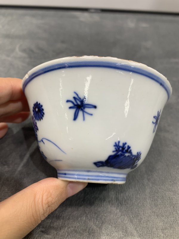 明嘉靖青花仿成窑三秋纹杯 - 图4