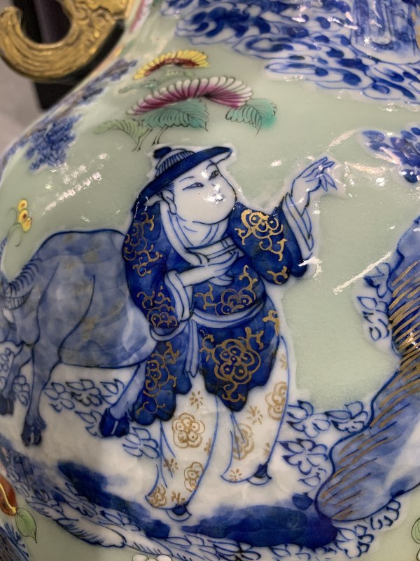 清道光粉青釉青花堆白加彩仙人乘槎渡鹊桥纹双耳大瓶 - 图10