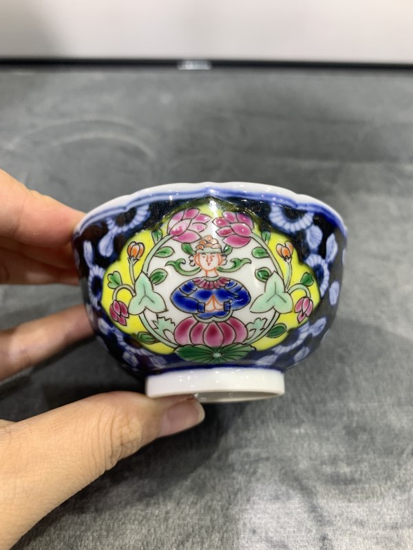 清乾隆青花留白开光粉彩莲花观音纹杯碟一套 - 图2