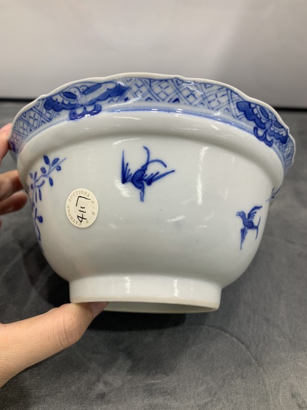 清中期青花洞石牡丹花卉纹花口折腰盖碗 - 图5