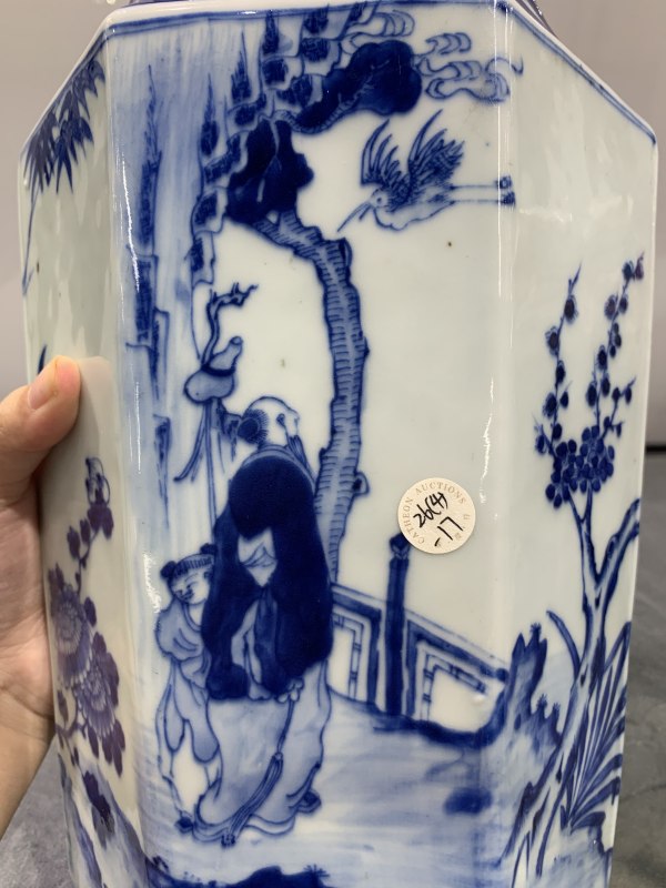 清乾隆青花梅妻鹤子人物故事纹六方瓶 - 图8