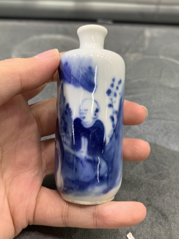 清晚期青花高士对谈图鼻烟壶 - 图3