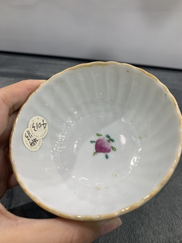 清同治粉彩飞黄腾达纹模印花口碗 - 图8