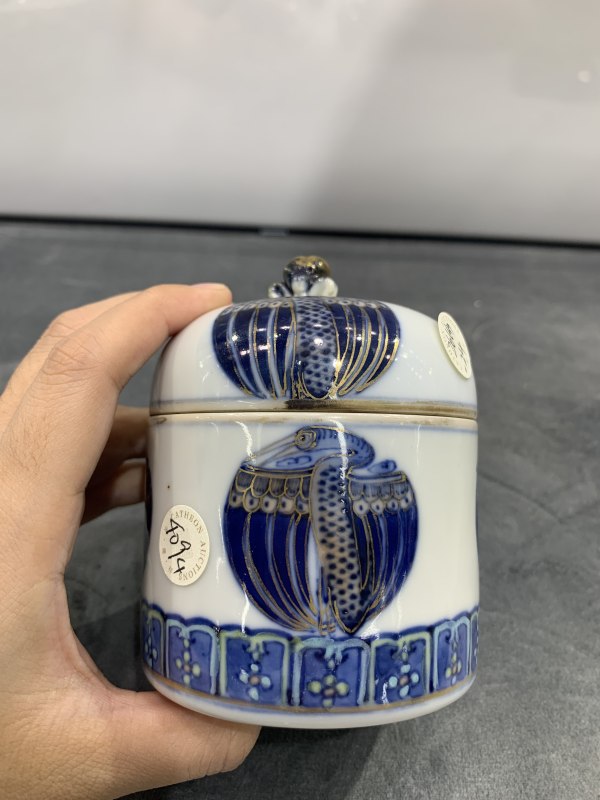清晚期青花描金团鹤纹寿桃形钮盖盒 - 图2
