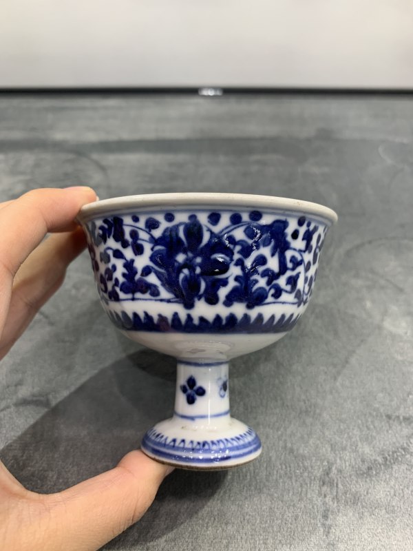清乾隆青花缠枝花卉纹高足杯 - 图2