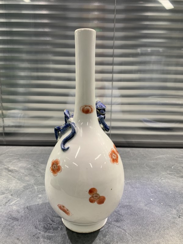 清康熙青花矾红描金盘螭长颈瓶 - 图5