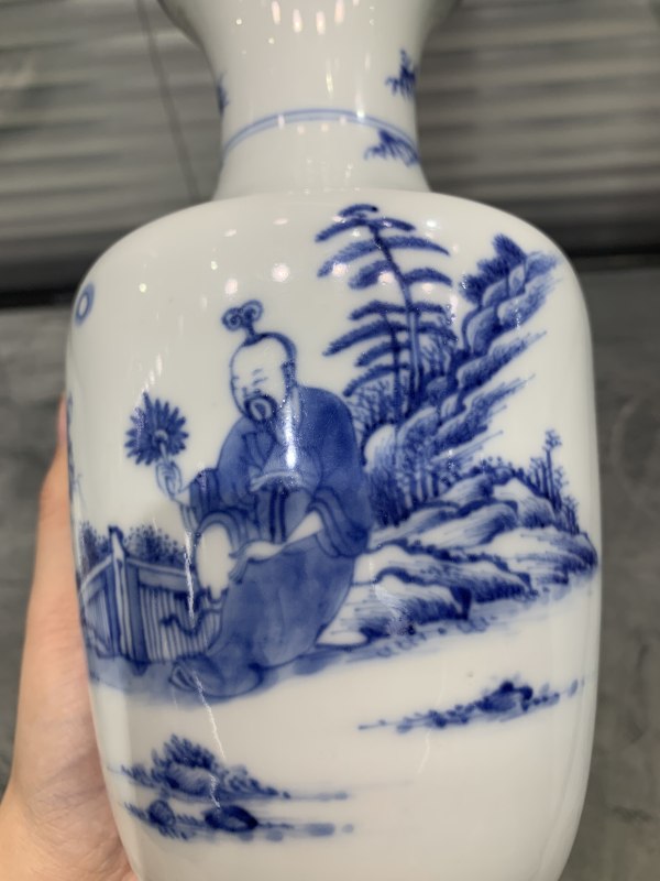 清雍正青花陶渊明爱菊图诗文琵琶尊 - 图8