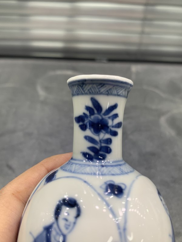 清康熙青花四美图瓜棱小瓶 - 图6