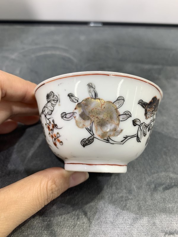 清雍正墨彩矾红描金外葡萄纹内金玉满堂纹小杯 - 图5