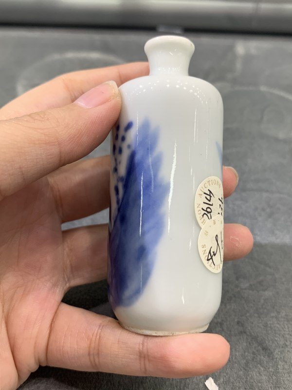 清晚期青花高士对谈图鼻烟壶 - 图4
