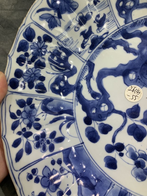 清康熙青花开光雉鸡牡丹纹花口大盘 - 图5